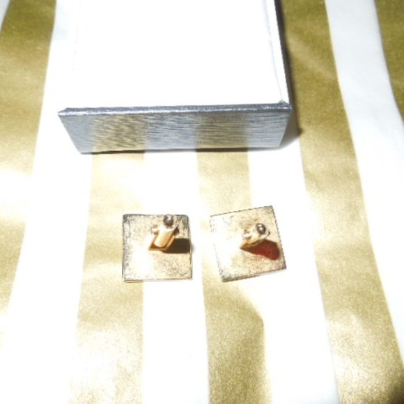 Crislu Gold Tone and Onyx Cuff Links - Picture 3 of 5